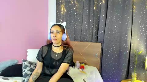 Snapshot of danna__castle chatting on February 17, 4:53 am Dannacastle online show from February 17, 4:53 am