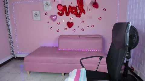 Snapshot of danna_berry chatting on March 2, 3:27 pm DannaBerry online show from March 2, 3:27 pm
