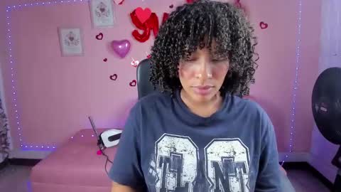 Snapshot of danna_berry chatting on February 19, 6:54 pm DannaBerry online show from February 19, 6:54 pm