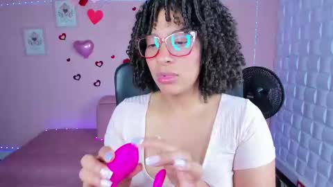 Snapshot of danna_berry chatting on March 6, 3:35 pm DannaBerry online show from March 6, 3:35 pm