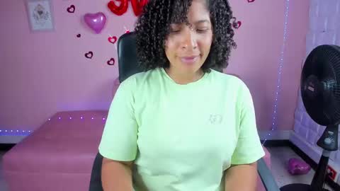 Snapshot of danna_berry chatting on February 21, 8:27 pm DannaBerry online show from February 21, 8:27 pm