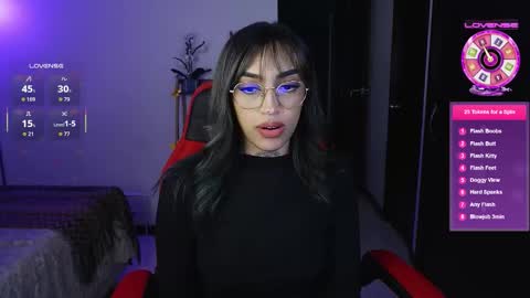Snapshot of dannielle_ chatting on October 9, 10:48 pm online show from October 9, 10:48 pm
