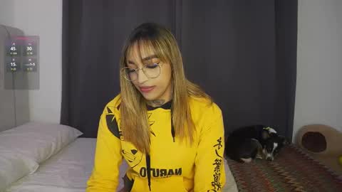 Snapshot of dannielle_ chatting on March 7, 11:38 pm online show from March 7, 11:38 pm