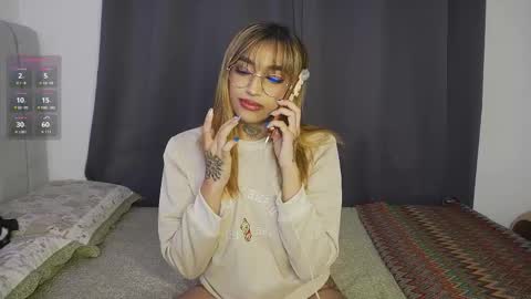 Snapshot of dannielle_ chatting on February 28, 8:39 pm online show from February 28, 8:39 pm