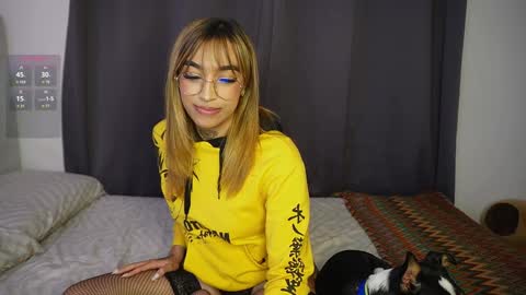 Snapshot of dannielle_ chatting on February 7, 11:24 pm online show from February 7, 11:24 pm