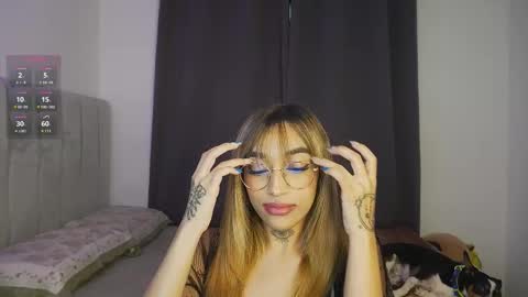 Snapshot of dannielle_ chatting on March 3, 9:37 pm online show from March 3, 9:37 pm