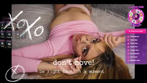 Snapshot of dannielle_ chatting on October 8, 10:05 pm online show from October 8, 10:05 pm