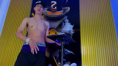 dante_brown1 online show from November 8, 10:46 pm