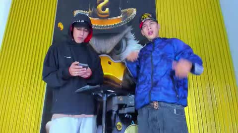 dante_brown1 online show from October 22, 9:38 pm