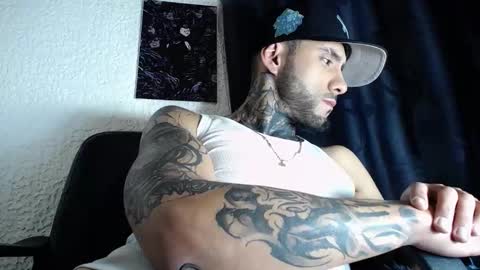 Snapshot of dante_d_angelo_ chatting on October 14, 5:43 am dante_d_angelo_ online show from October 14, 5:43 am
