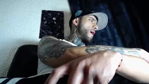 Snapshot of dante_d_angelo_ chatting on October 18, 4:38 am dante_d_angelo_ online show from October 18, 4:38 am