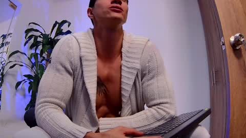 Snapshot of dantecummingss chatting on December 5, 12:03 am Dante online show from December 5, 12:03 am