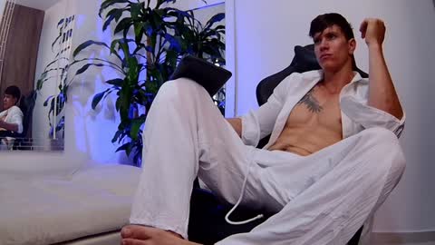 Snapshot of dantecummingss chatting on December 5, 3:55 pm Dante online show from December 5, 3:55 pm