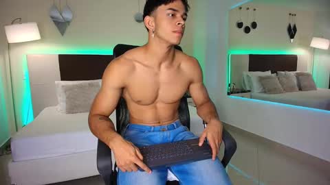 Snapshot of danteestone chatting on February 15, 12:59 am Dante online show from February 15, 12:59 am
