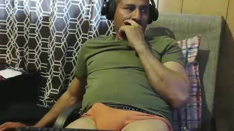 Snapshot of dantehot82 chatting on February 1, 8:37 pm dantehot82 online show from February 1, 8:37 pm