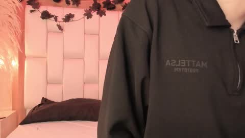 daphne_and_roger online show from February 2, 11:06 am