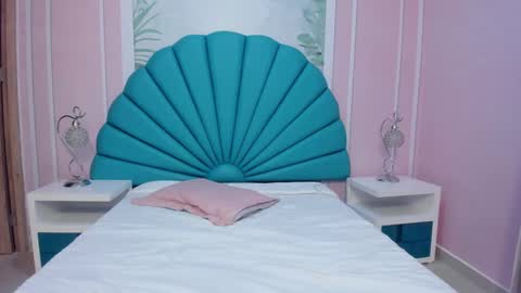 Snapshot of daphne_fox_ chatting on February 19, 8:33 am Daphne online show from February 19, 8:33 am