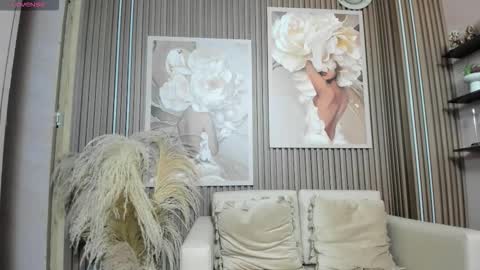 Daphne  online show from November 18, 2:25 am