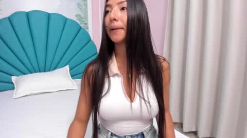 Snapshot of daphne_fox_ chatting on March 1, 2:15 am Daphne online show from March 1, 2:15 am