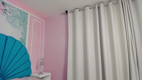 Snapshot of daphne_fox_ chatting on February 8, 2:15 am Daphne online show from February 8, 2:15 am