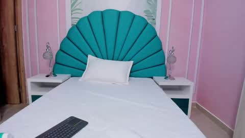 Snapshot of daphne_fox_ chatting on February 22, 6:39 am Daphne online show from February 22, 6:39 am