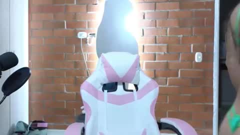 daphne_grayy online show from April 14, 10:29 am