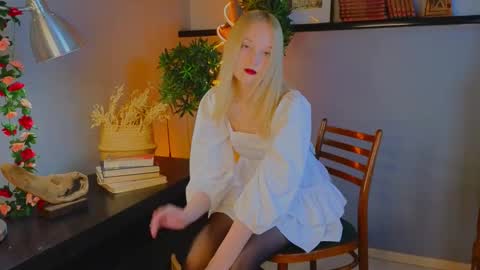 Snapshot of darceyheyd chatting on October 17, 4:49 am Kami online show from October 17, 4:49 am