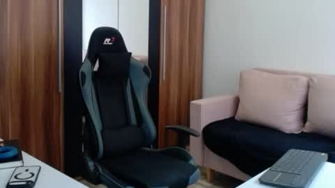 darius_94 online show from February 15, 7:51 am