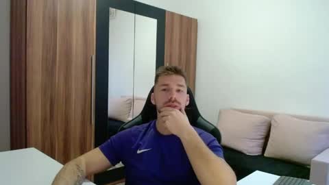 darius_94 online show from April 16, 4:12 am