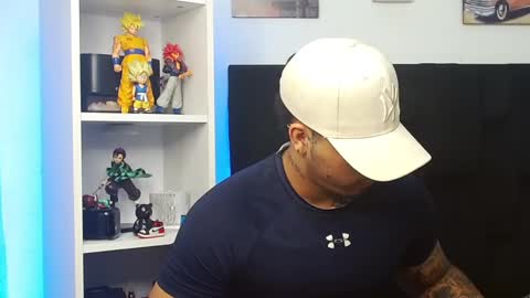 Darius Phoenix  online show from March 5, 5:40 am