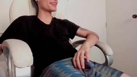 dark_sun333 online show from September 18, 1:09 am