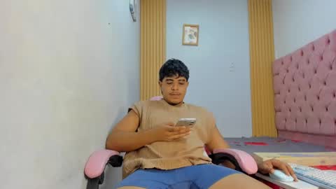 darkalphax01 online show from January 15, 2:09 am