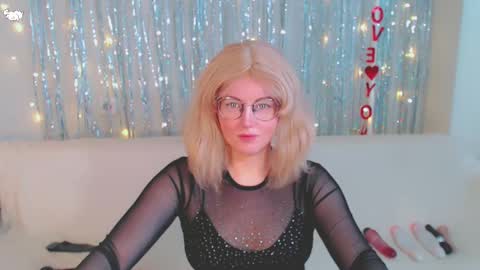 Kelly online show from February 27, 5:18 am