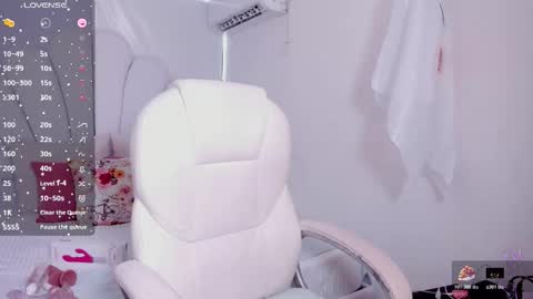 Snapshot of darle_volant chatting on October 18, 9:08 pm Darle Volant online show from October 18, 9:08 pm