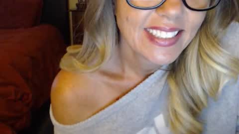 Snapshot of darlingd77 chatting on October 15, 1:01 pm DarlingD online show from October 15, 1:01 pm