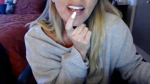 Snapshot of darlingd77 chatting on October 9, 1:27 pm DarlingD online show from October 9, 1:27 pm