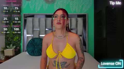 Snapshot of darlyhooper1_ chatting on October 8, 11:38 am Darlyhooper online show from October 8, 11:38 am