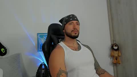 Snapshot of dave_max93 chatting on October 6, 7:42 pm DAVE MAX online show from October 6, 7:42 pm