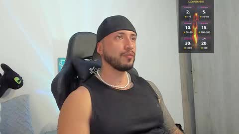 Snapshot of dave_max93 chatting on October 15, 2:04 am DAVE MAX online show from October 15, 2:04 am