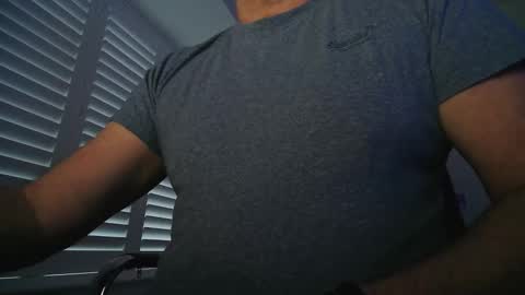 davesu12345 online show from February 11, 7:34 am