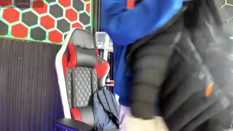 David online show from April 8, 12:30 pm