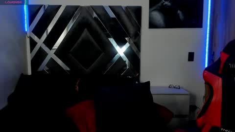 Twitter davidsanctum online show from March 6, 9:42 pm