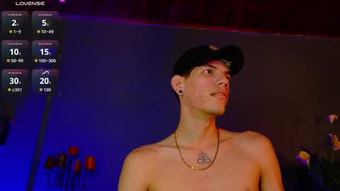 Snapshot of daviid_huge chatting on September 10, 8:15 am daviid_huge online show from September 10, 8:15 am