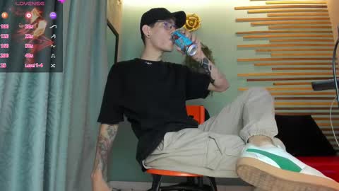 Snapshot of daviid_huge chatting on October 2, 1:37 am daviid_huge online show from October 2, 1:37 am