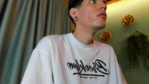 Snapshot of daviid_huge chatting on September 23, 8:30 am daviid_huge online show from September 23, 8:30 am