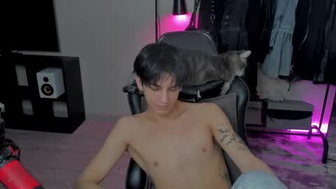 Snapshot of davisross chatting on February 17, 6:06 pm davis online show from February 17, 6:06 pm