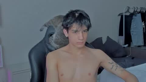 Snapshot of davisross chatting on December 6, 8:45 pm davis online show from December 6, 8:45 pm