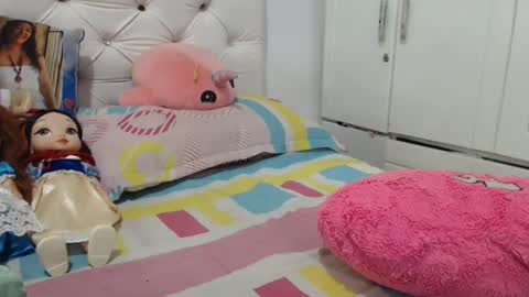 instagram  catherin dayana reina online show from December 11, 5:03 pm