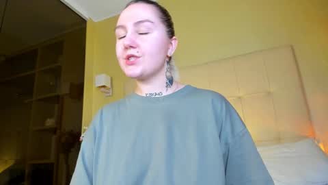 Debbie Mon Tue Fri Sun Sat GMT 3 1000am - 0400pm  online show from November 18, 5:38 pm