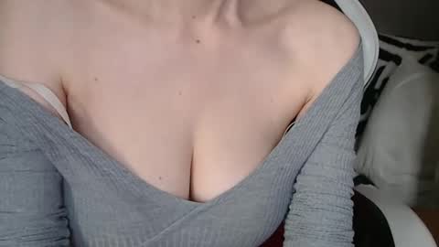 Snapshot of deessedivine chatting on January 27, 2:46 pm KamiDevi online show from January 27, 2:46 pm